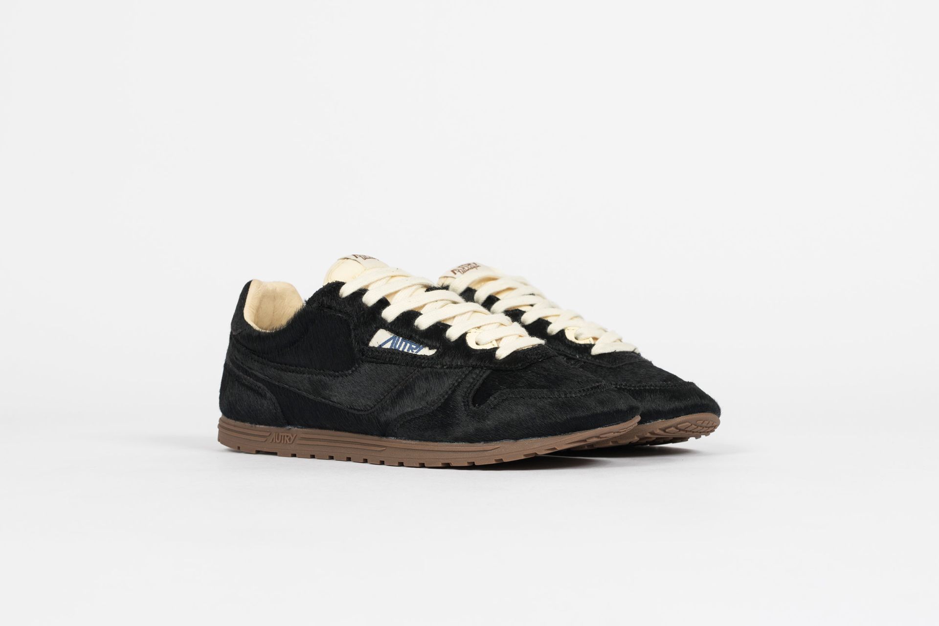 スニーカー AUTRY BLACK WINDSPIN SNEAKERS IN PONY HAIR AUTRY Windspin calf hair sneakers | NET-A-PORTER